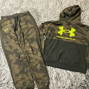 Boys Under Armour Camo sweat suit